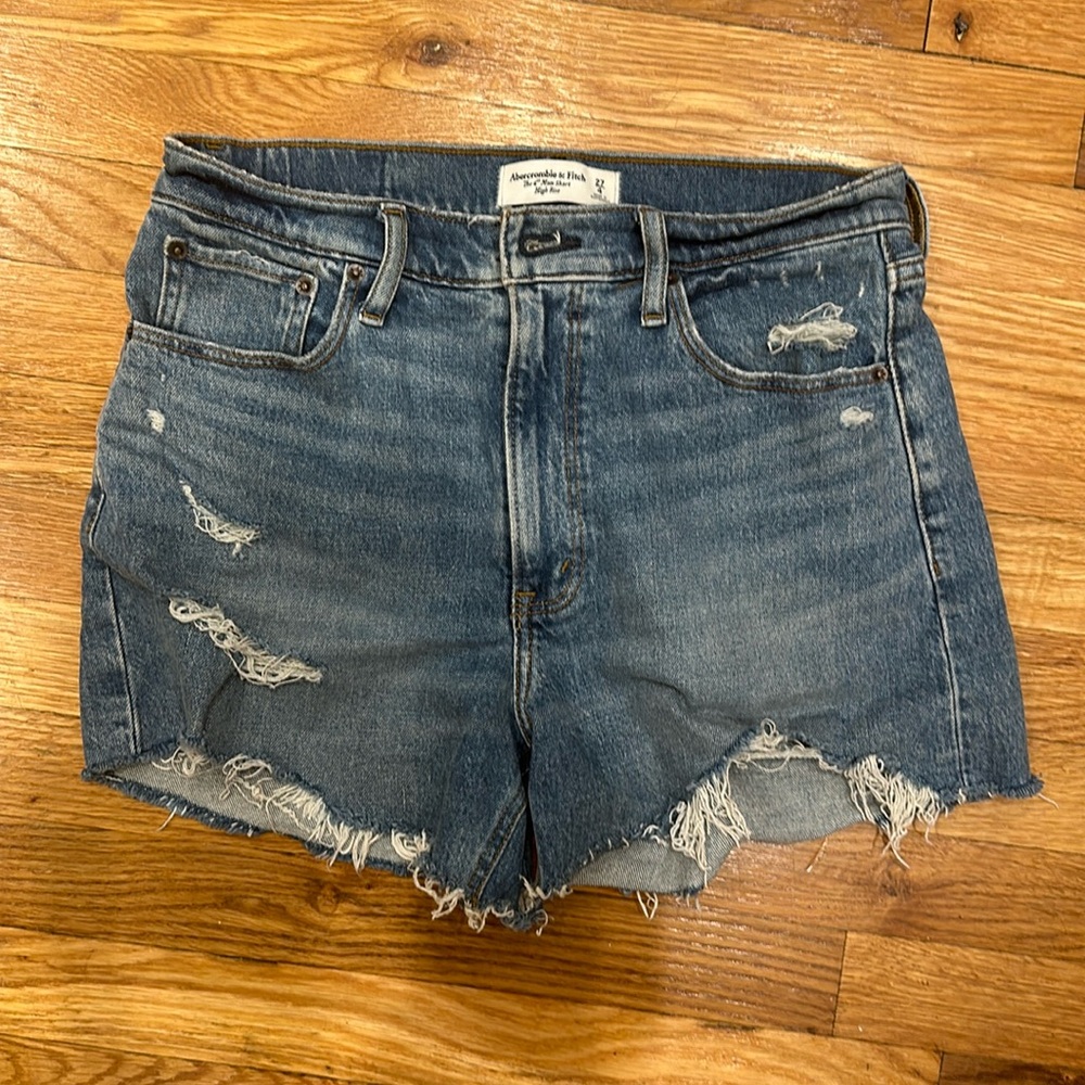 Abercrombie The 4” Mom Short High Rise